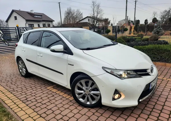 toyota auris Toyota Auris cena 46000 przebieg: 104000, rok produkcji 2013 z Leszno